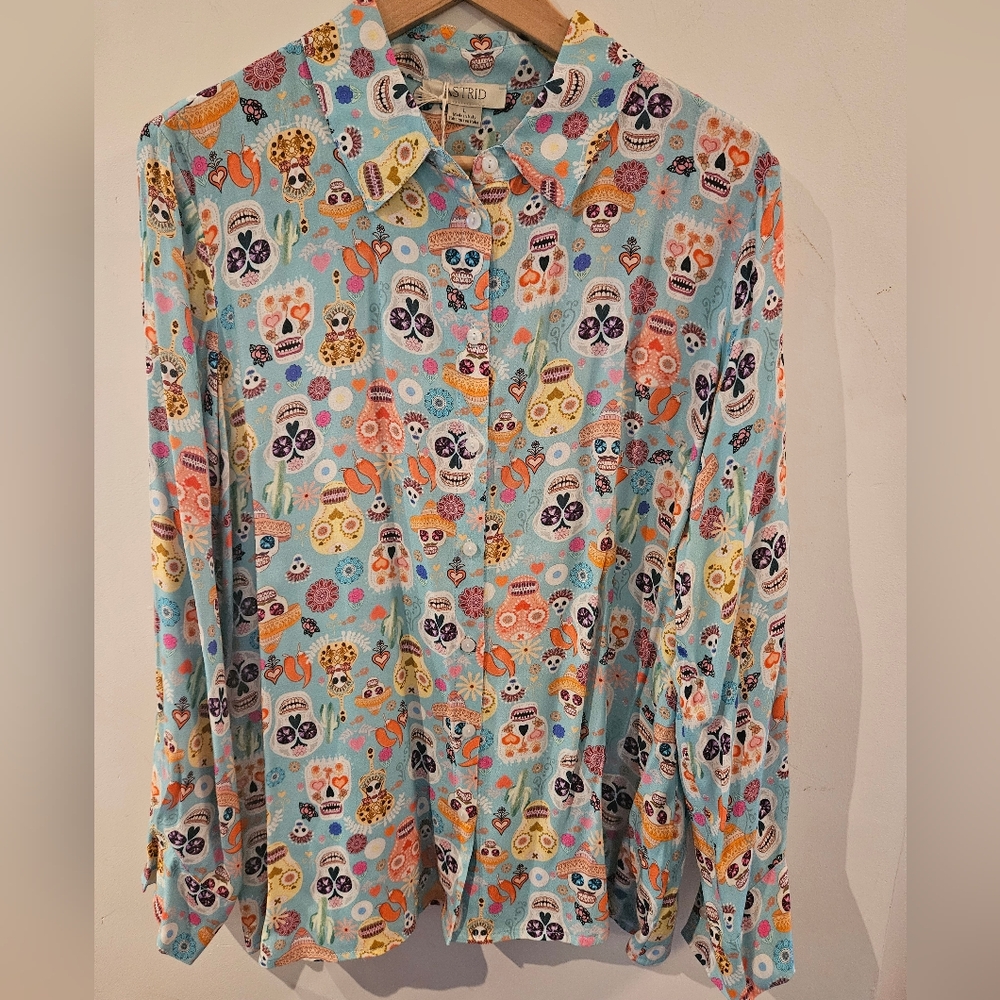 NWT Astrid Calaveras blouse. Size large